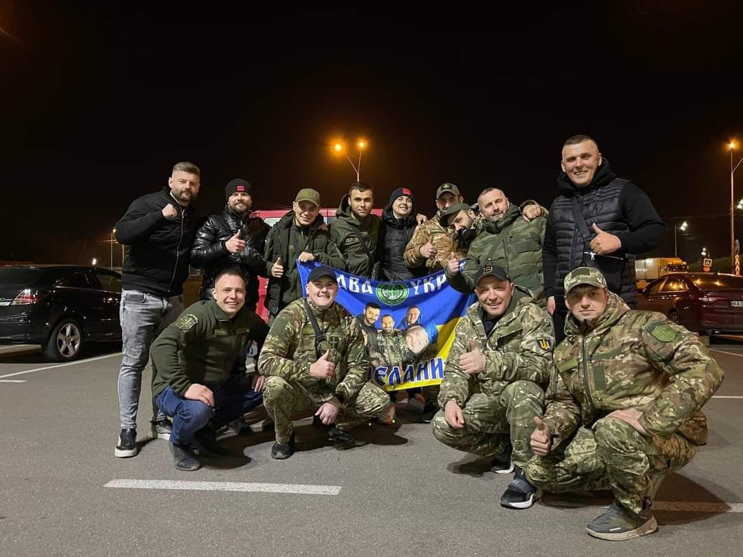Команда капеланів і військових вночі